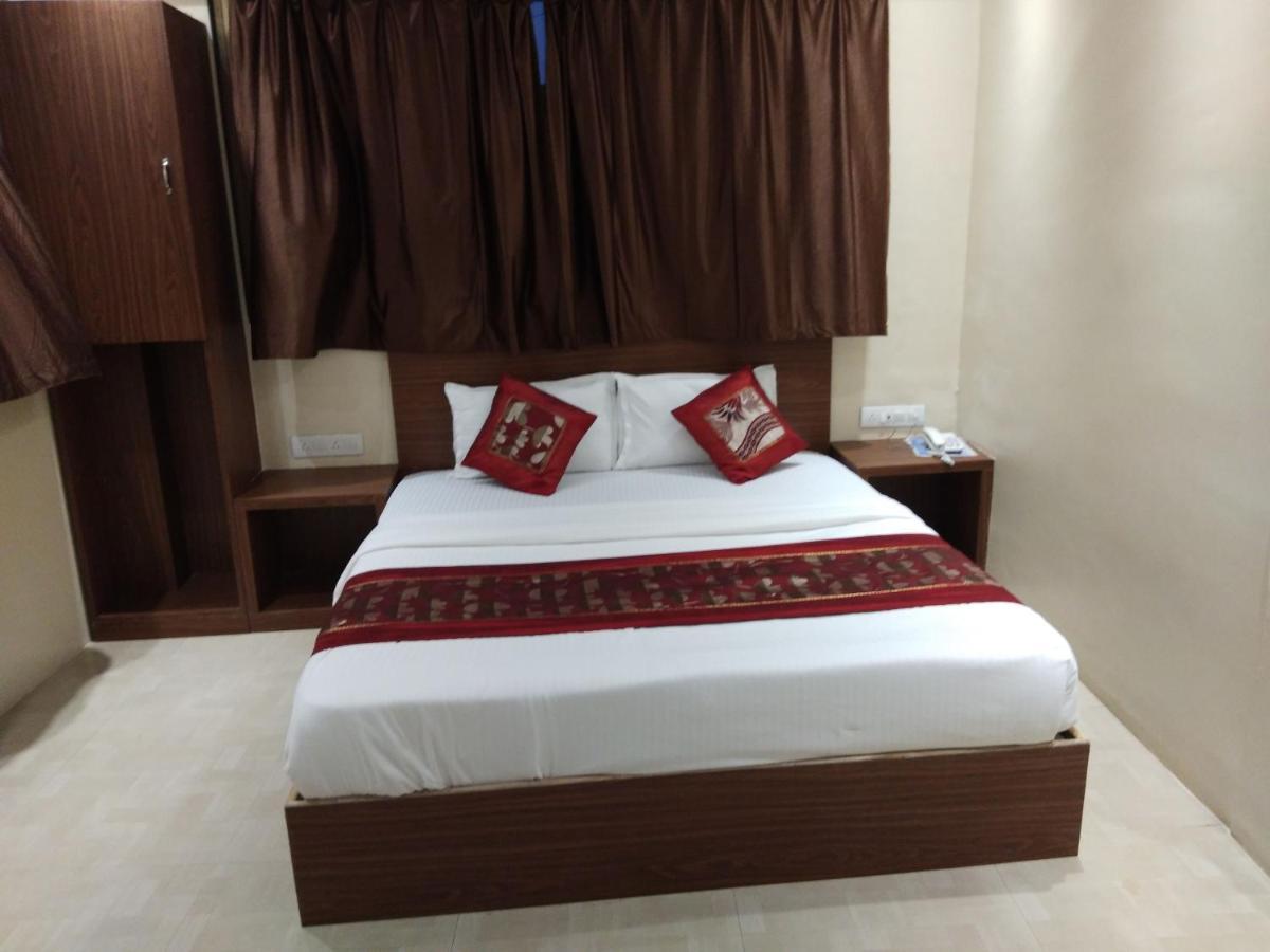 Rk Hotel-Near Grant Road Railway Station Βομβάη Εξωτερικό φωτογραφία