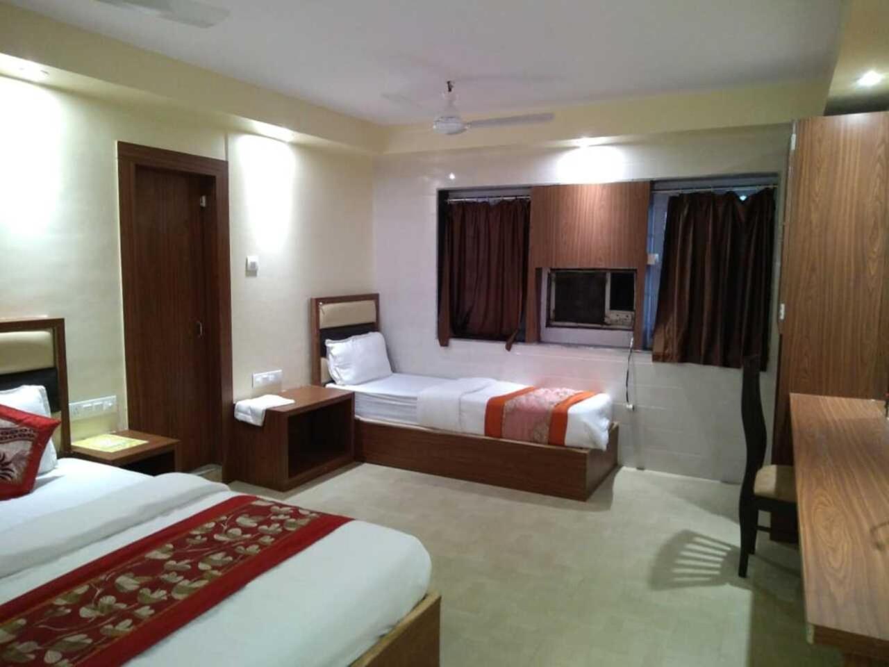 Rk Hotel-Near Grant Road Railway Station Βομβάη Εξωτερικό φωτογραφία