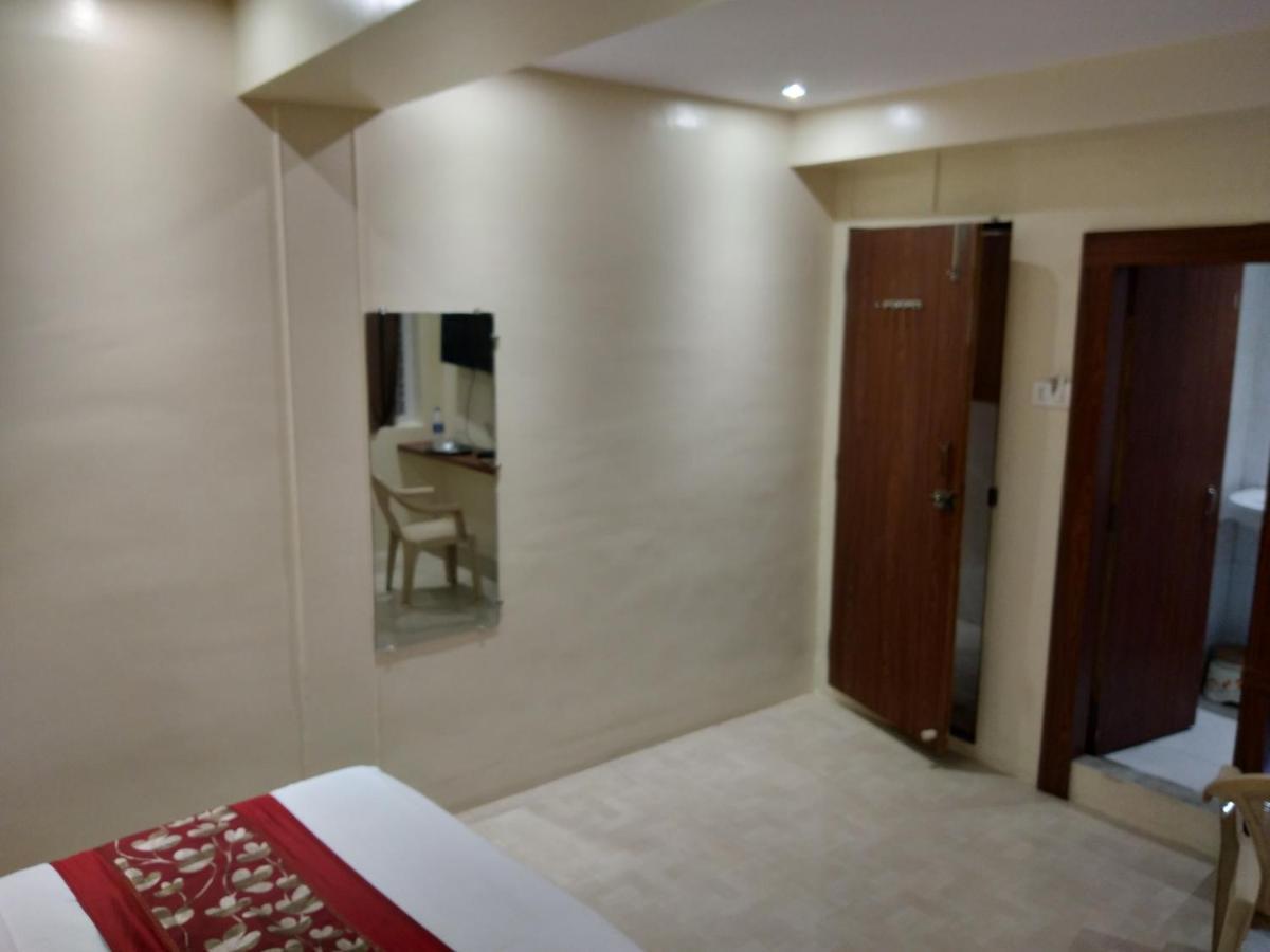Rk Hotel-Near Grant Road Railway Station Βομβάη Εξωτερικό φωτογραφία