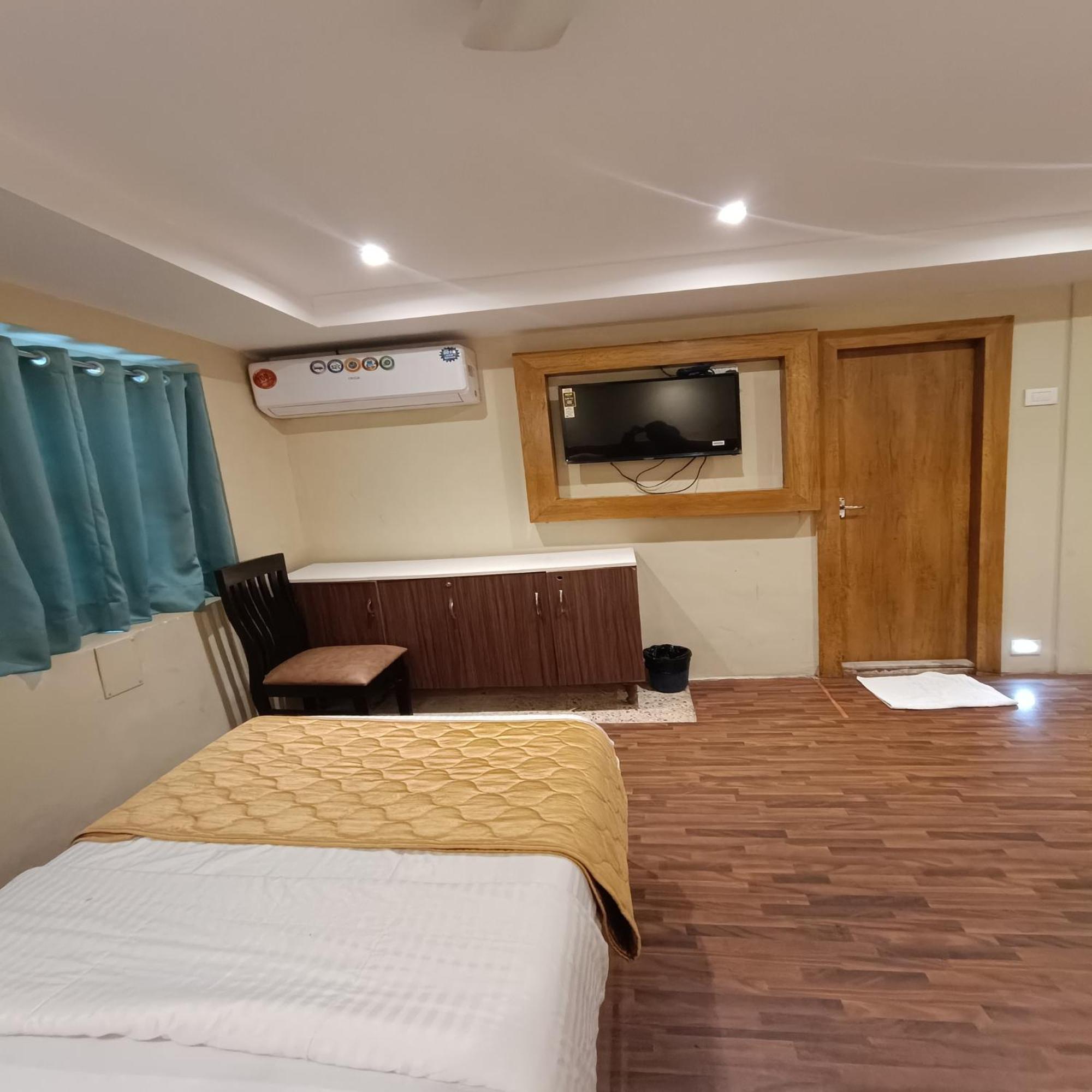 Rk Hotel-Near Grant Road Railway Station Βομβάη Εξωτερικό φωτογραφία