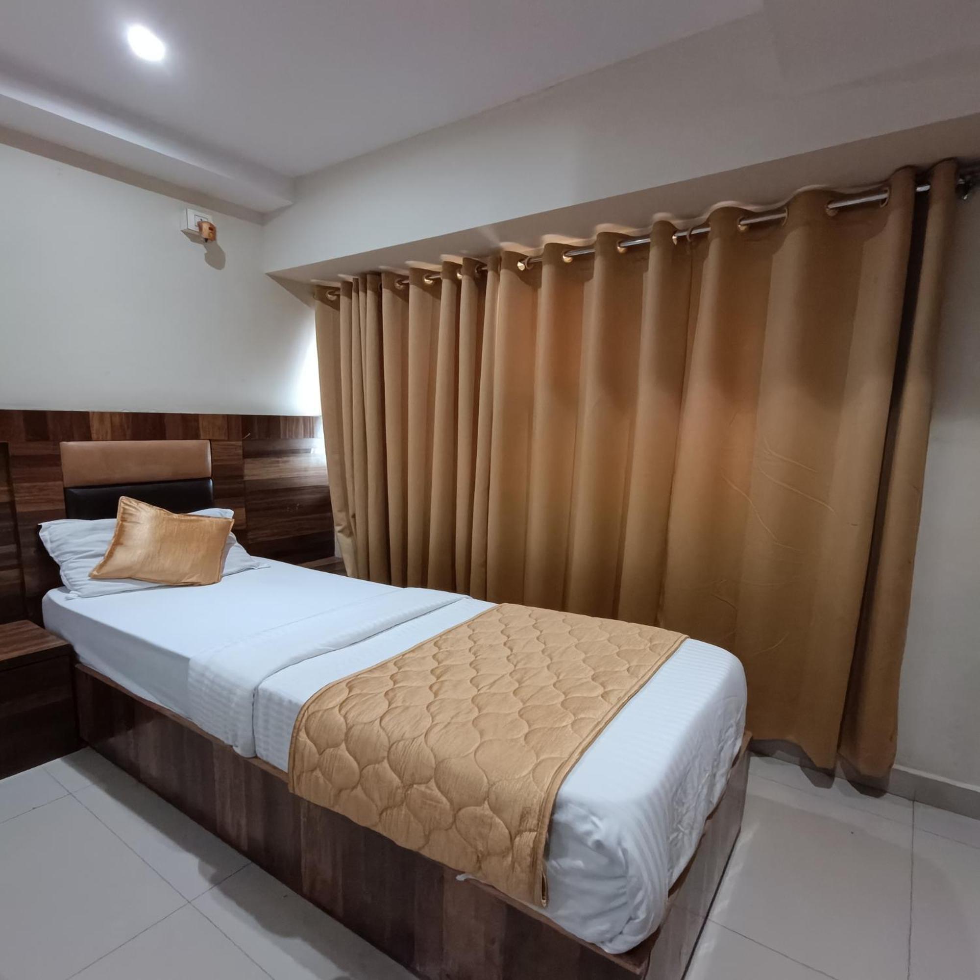 Rk Hotel-Near Grant Road Railway Station Βομβάη Εξωτερικό φωτογραφία