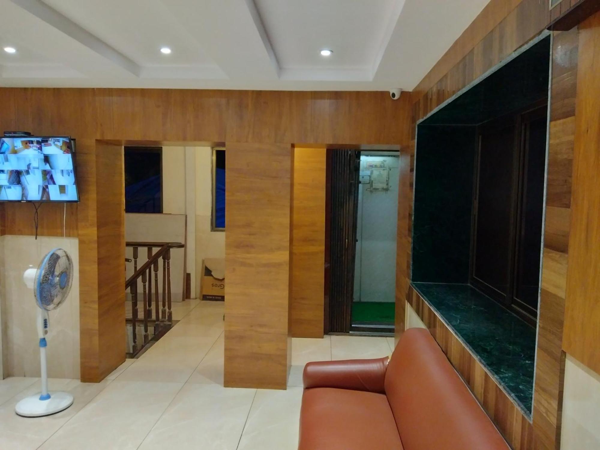 Rk Hotel-Near Grant Road Railway Station Βομβάη Εξωτερικό φωτογραφία