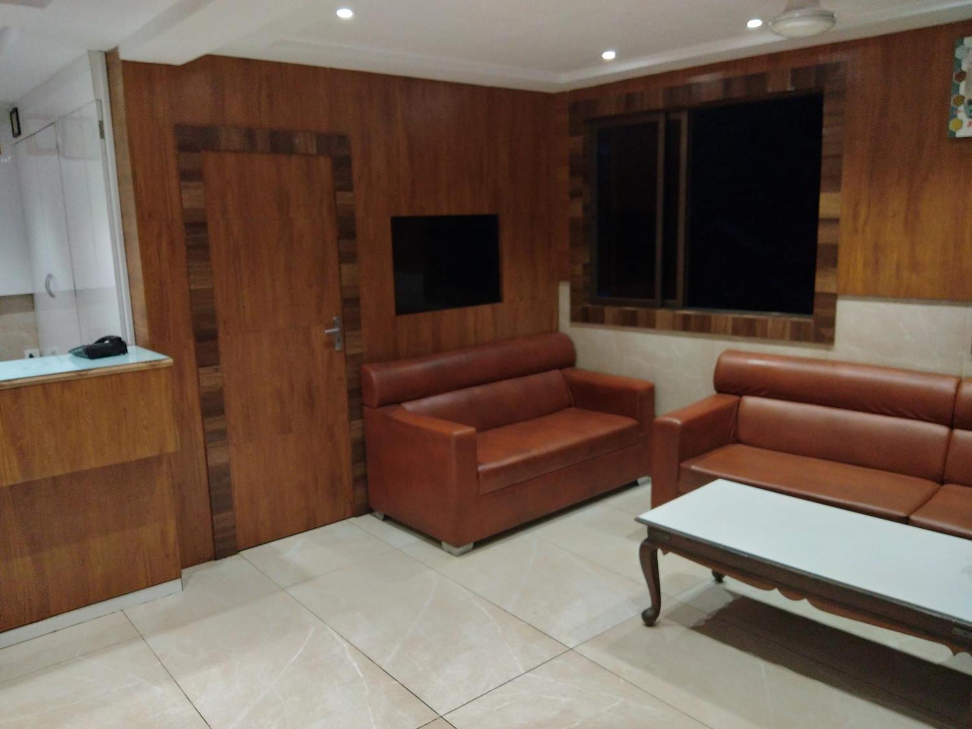 Rk Hotel-Near Grant Road Railway Station Βομβάη Εξωτερικό φωτογραφία