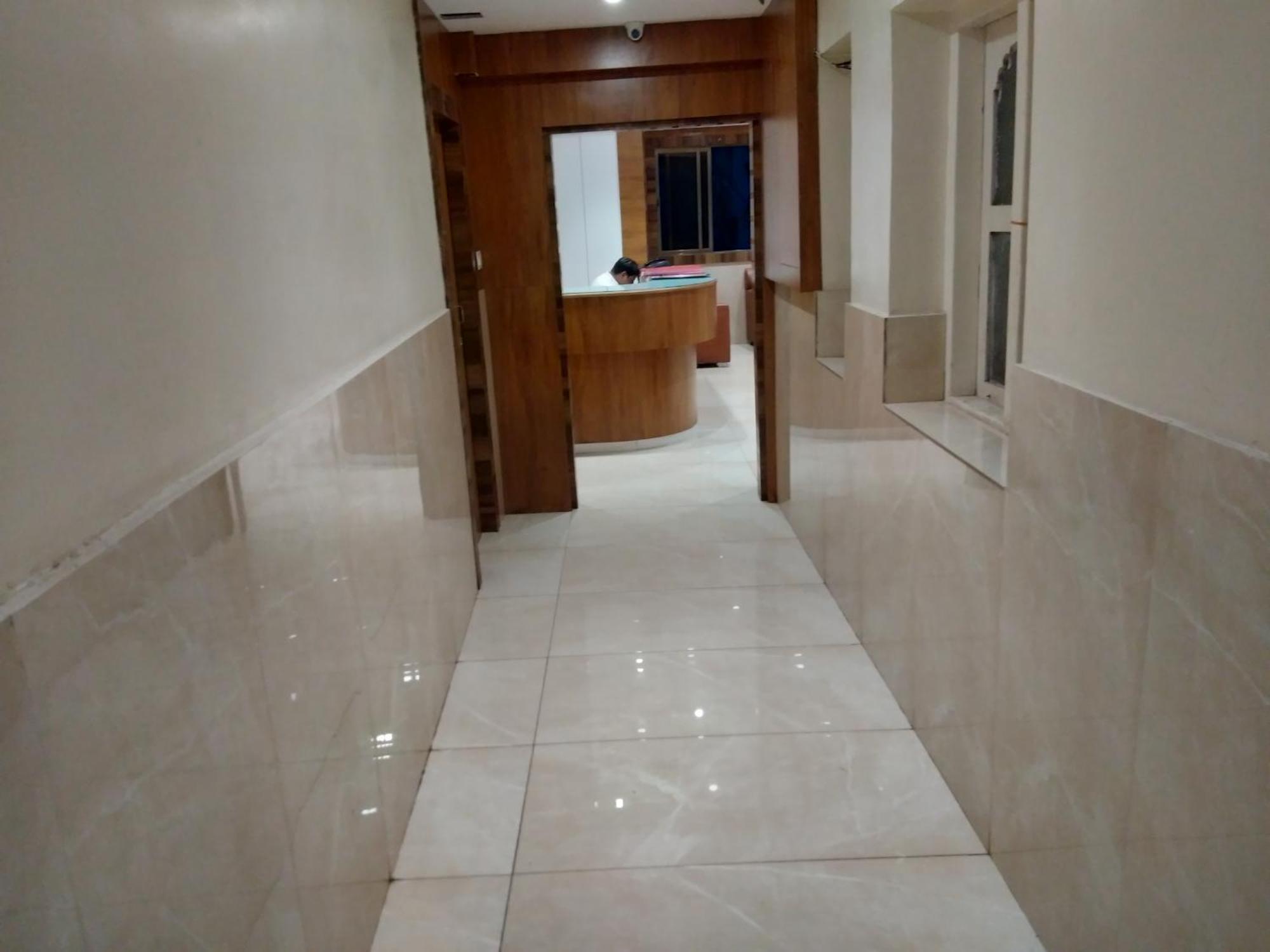 Rk Hotel-Near Grant Road Railway Station Βομβάη Εξωτερικό φωτογραφία