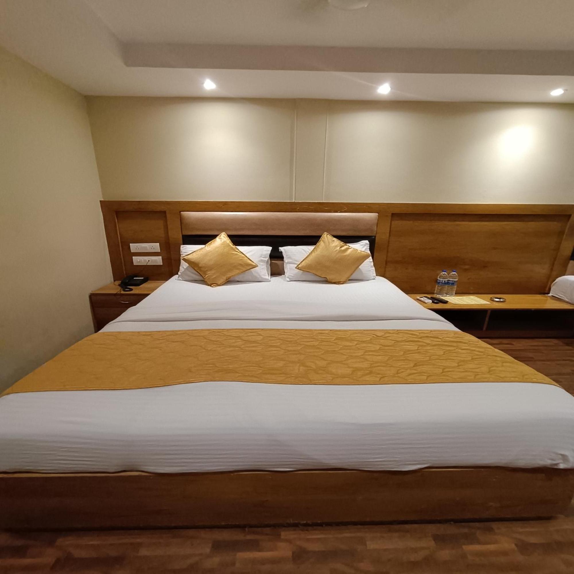 Rk Hotel-Near Grant Road Railway Station Βομβάη Εξωτερικό φωτογραφία