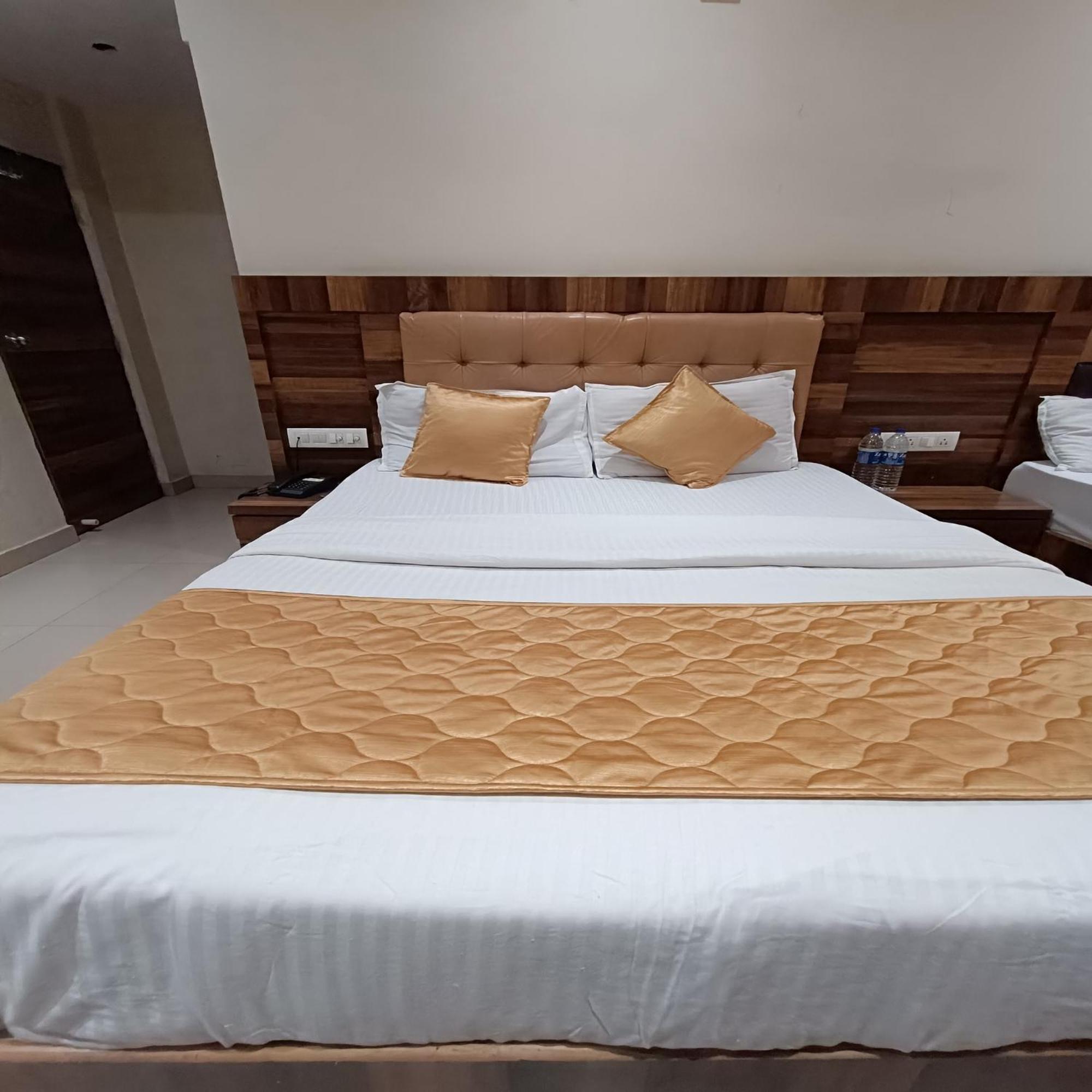 Rk Hotel-Near Grant Road Railway Station Βομβάη Εξωτερικό φωτογραφία