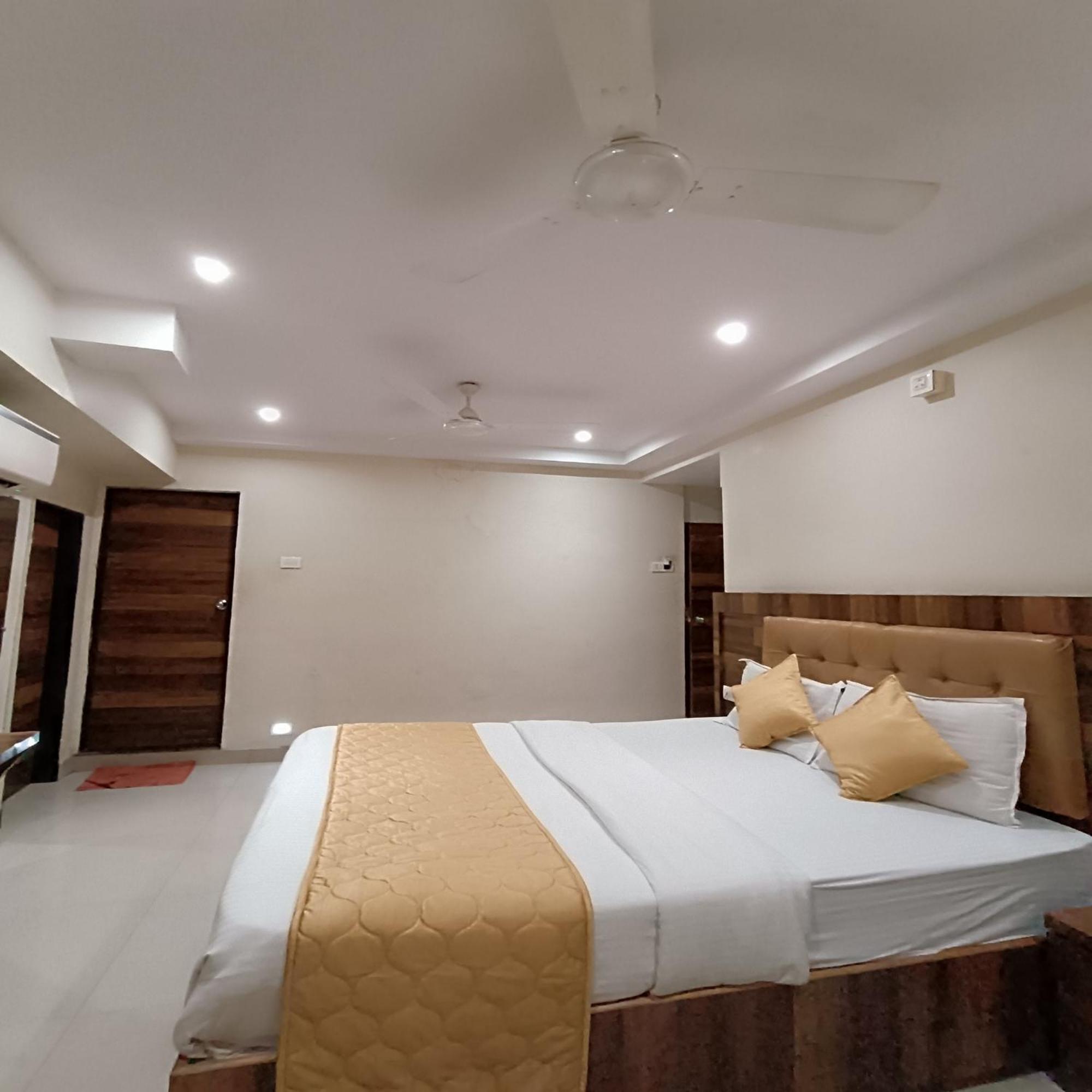Rk Hotel-Near Grant Road Railway Station Βομβάη Εξωτερικό φωτογραφία