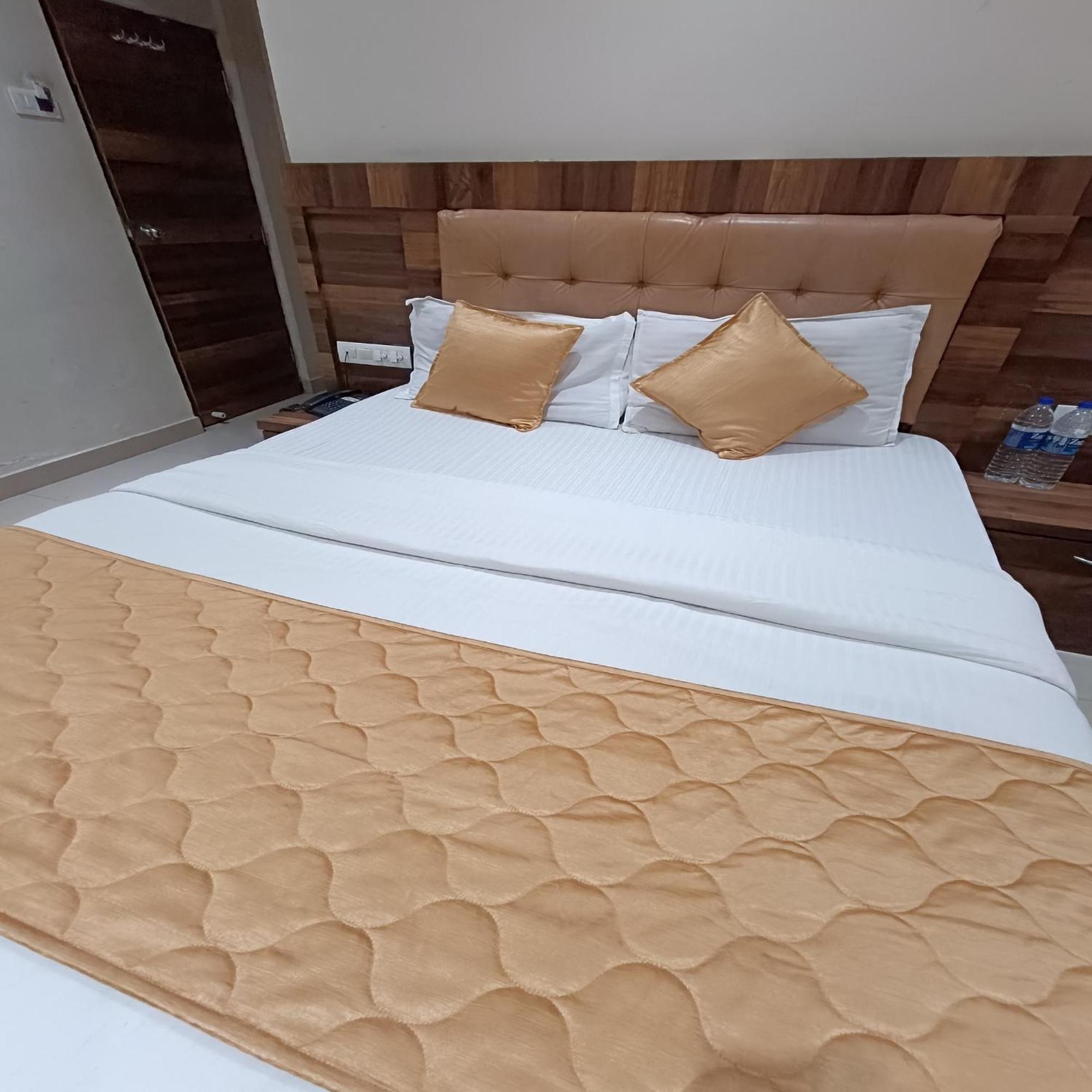 Rk Hotel-Near Grant Road Railway Station Βομβάη Εξωτερικό φωτογραφία