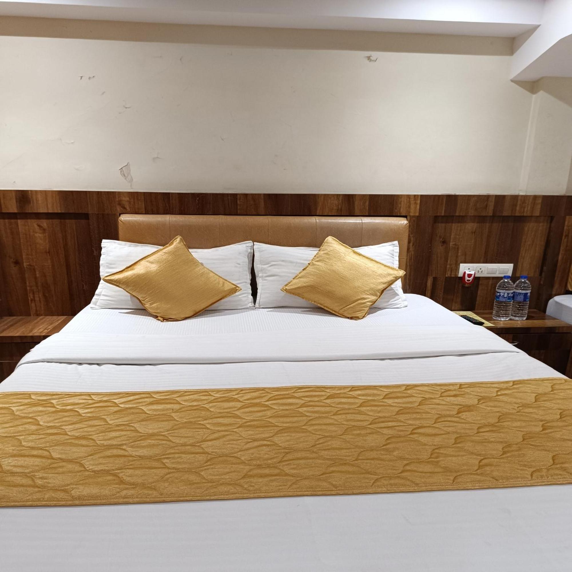 Rk Hotel-Near Grant Road Railway Station Βομβάη Εξωτερικό φωτογραφία